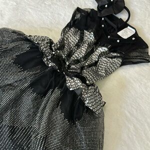 Kids witch costume. Lined dress. Velcro back